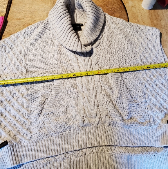 Sweater - Picture 2 of 8